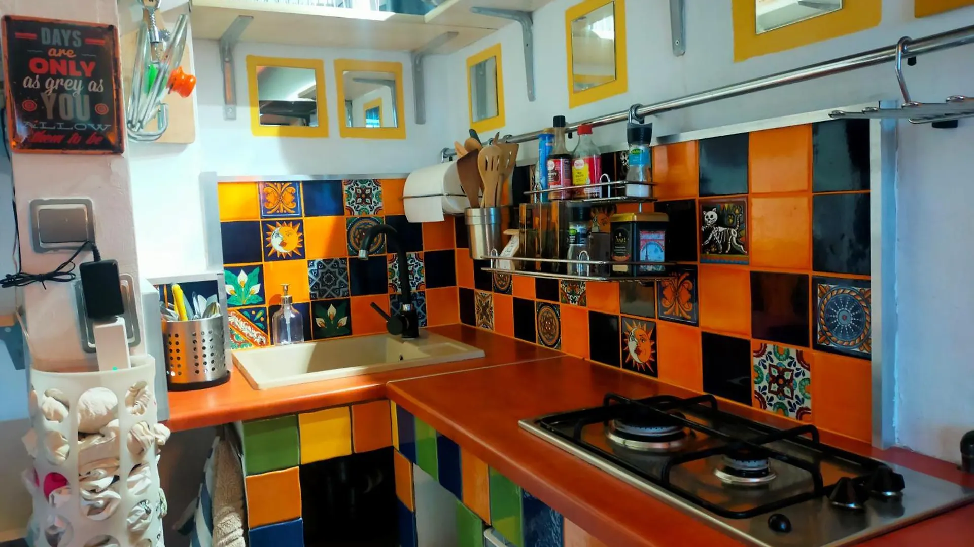 Colourful Space, So Central 华沙 0*,  波兰